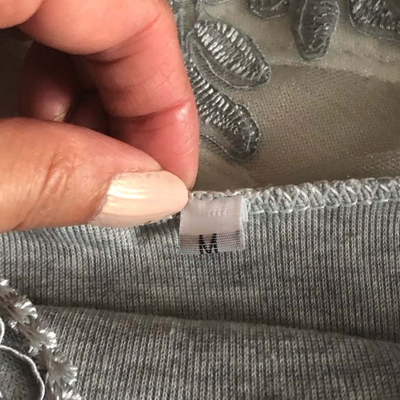 Beautiful top, lace & pearl details    🌸🌸🌸 - Picture 5 of 5